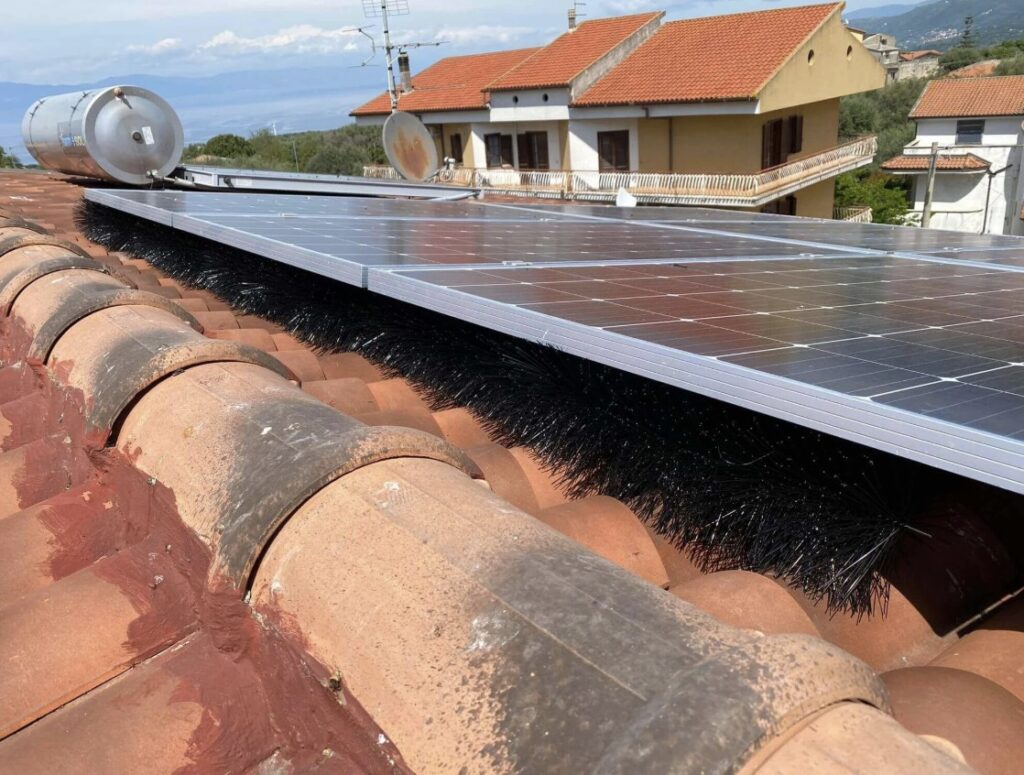 installazione_barriera_antipiccioni_fotovoltaico_Padova_impresa_il_sole
