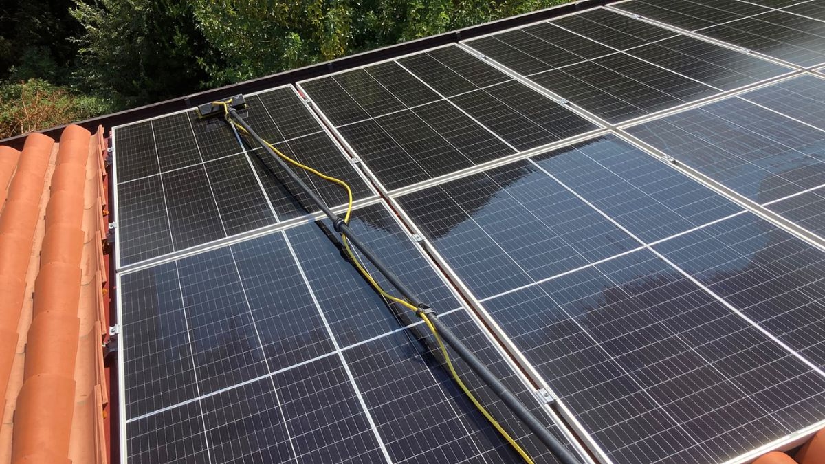 pulizia_pannelli_fotovoltaici_casa_privata_Padova_Abano_impresa_il_sole