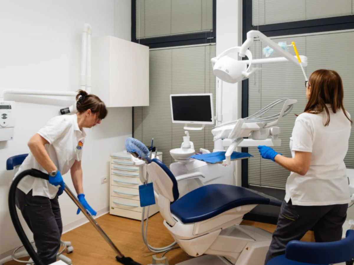 Team Impresa di pulizie Il Sole specializzato in sanificazione studi medici a Padova, Rovigo, Treviso, Venezia